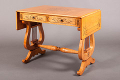 Table-bureau à volets, Charles X, bird's eye maple