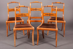 Suite de cinq chaises à bandeau, Charles X, frêne